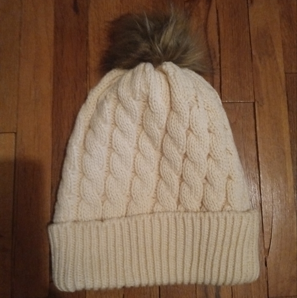 Women's Cream Cable knit Winter Stockings Cap Pom Pom Hat - Picture 2 of 3